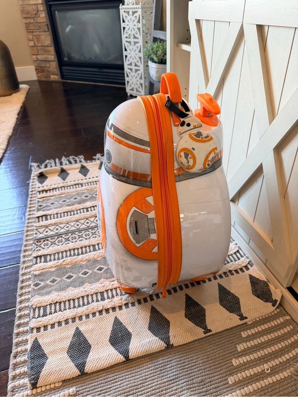 Disney Store Star Wars luggage BB-8 Spinning Rolling Hard shell Luggage BB8